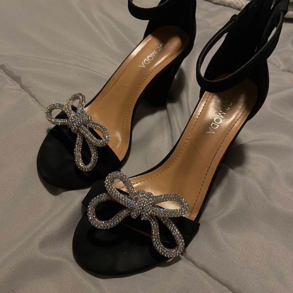 🪩 Embellished Shoe Clips 🪩 - Picture 4 of 7